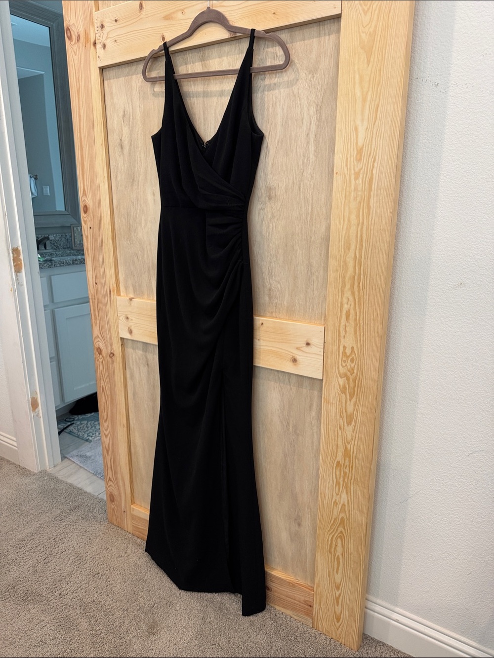 Dress the Population Black Sleeveless Evening Jordan Dress with V-Neck